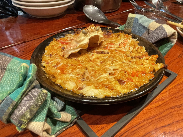スペイン料理アロス。旬の食材を変幻自在においしく料理してくれ、そしてもちろん定番のお皿も素晴らしい。ただし飲み過ぎに注意…。